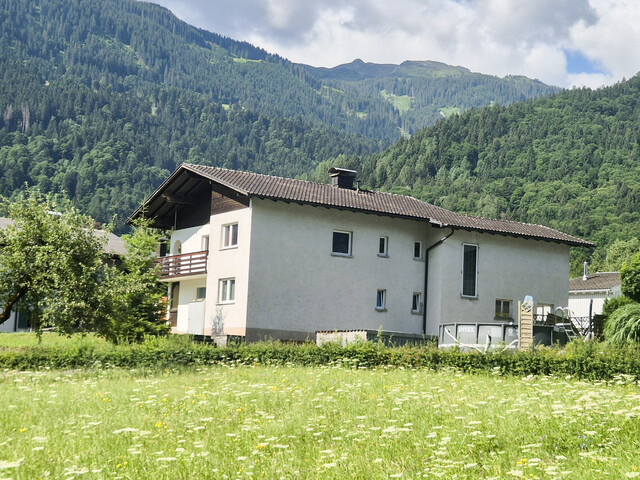 Großzügiges Familienhaus in ruhiger Lage mit Bergblick