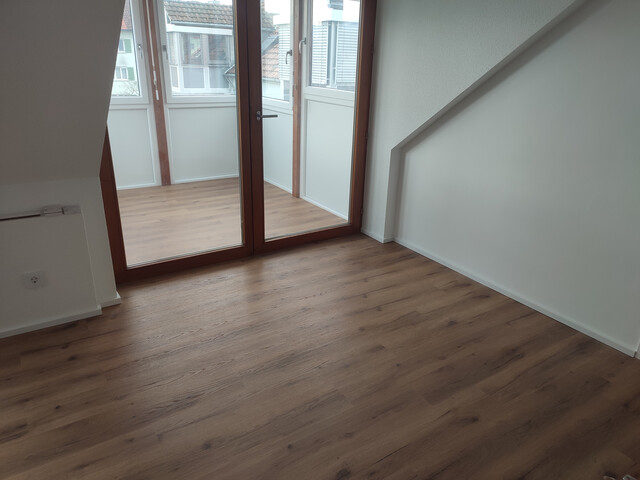 Frisch renovierte Wohnung im Dachgeschoss für 1-Personen-Haushalt