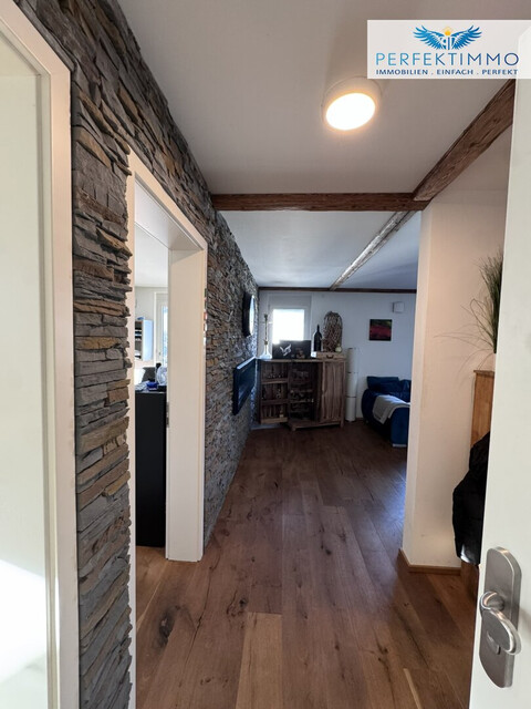 Lichtdurchflutete Dachgeschoss-Maisonette mit Traum-Blick auf den Weiher in Weißensberg!