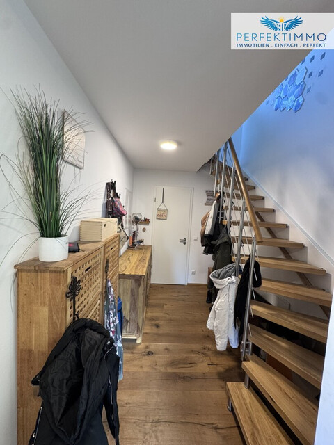 Lichtdurchflutete Dachgeschoss-Maisonette mit Traum-Blick auf den Weiher in Weißensberg!