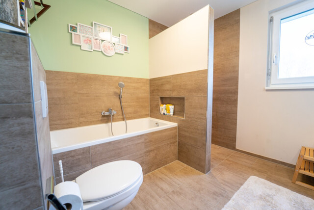 Ruhige, stilvolle Doppelhaushälfte privat zu vermieten