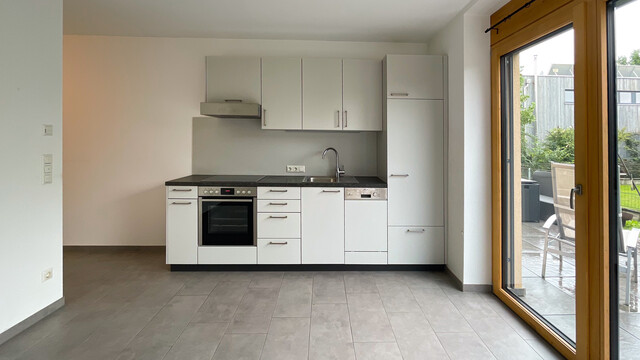 Helle 2 Zimmer Single-Wohnung mit Terrasse und Garten