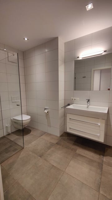 2 Zimmer Wohnung /Büro Nähe Landesgericht