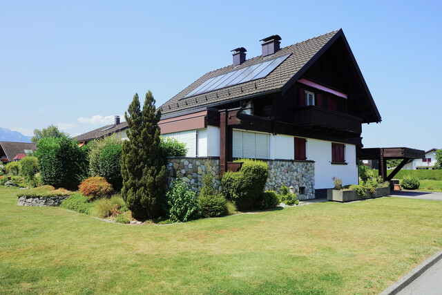 Großzügiges, sehr gepflegtes 5-Zimmer-Einfamilienhaus mit Wintergarten 