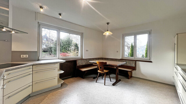 Einfamilienhaus mit großem Grundstück