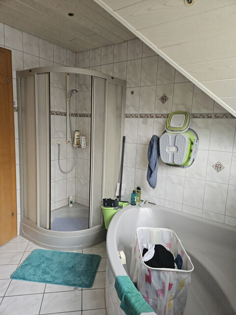 Sonnige 4 Zimmerwohnung Privat im 3 Familienhaus