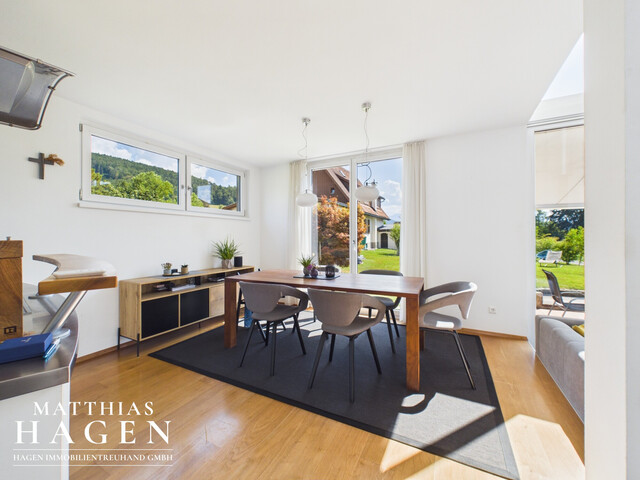 Stylishes Einfamilienhaus mit großem Garten in ruhiger Lage