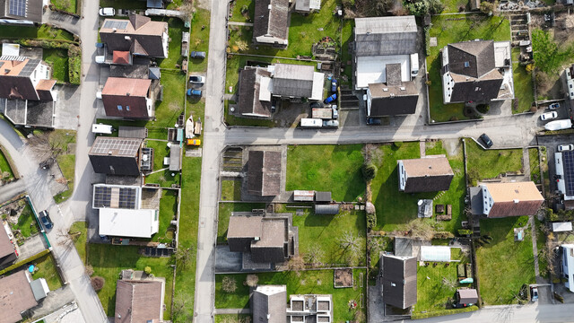 Sonniges Baugrundstück mit Altbestand in ruhiger Lage von Schwarzach