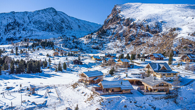 Neuwertiges Chalet Dorf mit Alm-Gasthof in bester Lage am Falkert - direkt neben der "Heidi-Alm"
