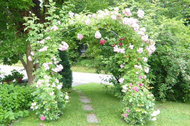 Großzügiges Wohnen mit traumhaftem Garten in ruhiger Bestlage nahe der Stadt