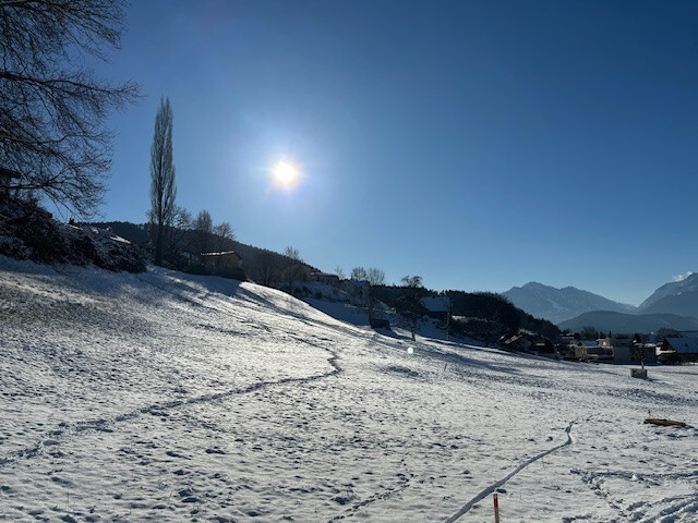 Hanggrundstücke mit traumhafter Aussicht