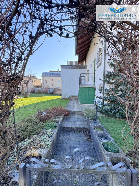 Seltene Gelegenheit in begehrter Wohnlage - großzügiges Einfamilienhaus mit Garten und Weinkeller