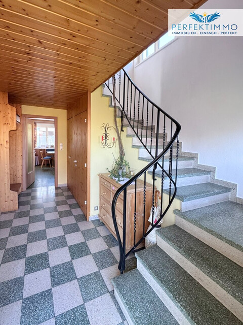 Seltene Gelegenheit in begehrter Wohnlage - großzügiges Einfamilienhaus mit Garten und Weinkeller