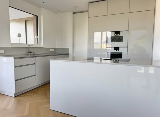 Exklusive 4-Zimmer Penthousewohnung in 6800 privat zu verkaufen