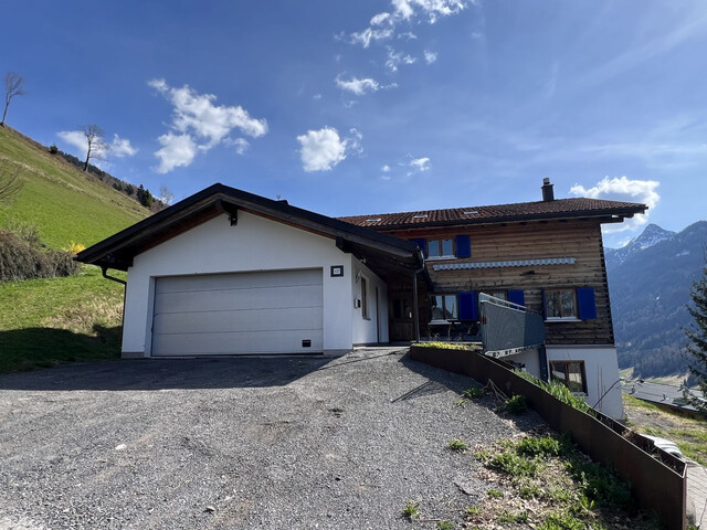 GEMÜTLICHES HOLZHAUS MIT FANTASTISCHEM AUSBLICK