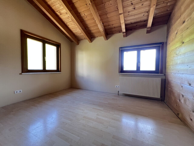 GEMÜTLICHES HOLZHAUS MIT FANTASTISCHEM AUSBLICK