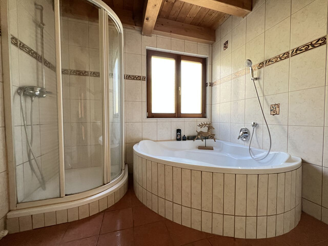 GEMÜTLICHES HOLZHAUS MIT FANTASTISCHEM AUSBLICK