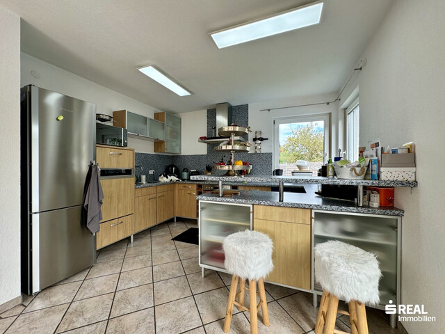 Familientraum: Schönes Einfamilienhaus mit Pool in ruhiger Lage