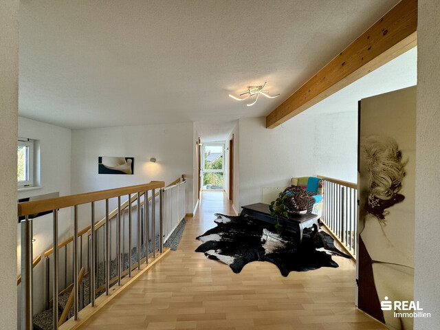 Familientraum: Schönes Einfamilienhaus mit Pool in ruhiger Lage