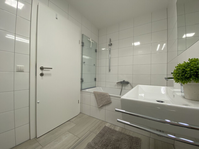 Äußerst gepflegte 3 Zimmer Wohnung mit stilvollem Flair/Balkon & 1 TG-Stellplatz