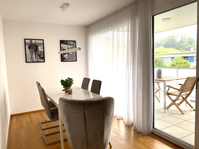Äußerst gepflegte 3 Zimmer Wohnung mit stilvollem Flair/Balkon & 1 TG-Stellplatz