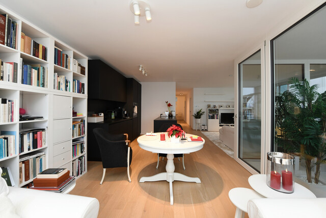 Neuwertige 3-Zimmer Wohnung mit atemberaubender Seesicht