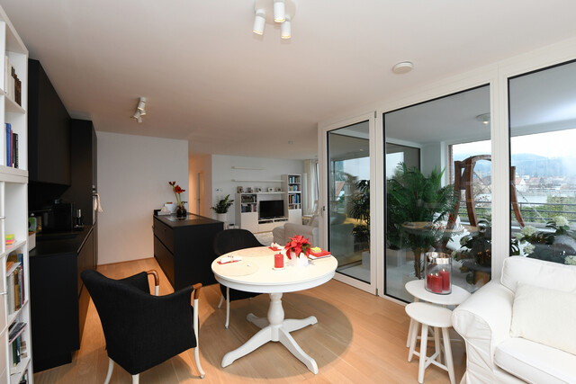 Neuwertige 3-Zimmer Wohnung mit atemberaubender Seesicht