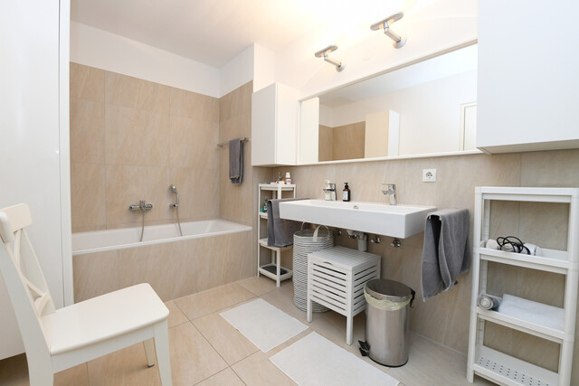 Neuwertige 3-Zimmer Wohnung mit atemberaubender Seesicht