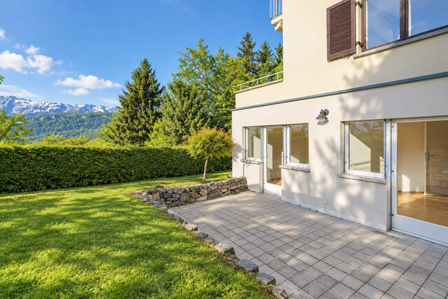 Wohnen mit Weitblick in Feldkirch: Zweifamilienhaus in begehrter Hanglage