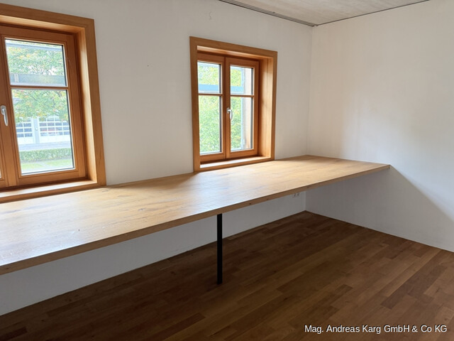 Modernes Wohnen am Park – 4-Zimmer-Maisonette mit Sonnenterrasse und Carport