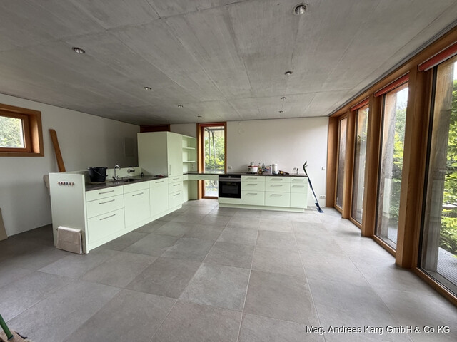 Modernes Wohnen am Park – 4-Zimmer-Maisonette mit Sonnenterrasse und Carport