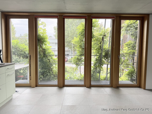 Modernes Wohnen am Park – 4-Zimmer-Maisonette mit Sonnenterrasse und Carport