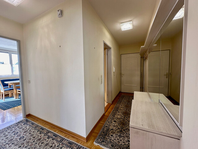 "ohne Provision" möblierte, helle 2,5 Zimmer Wohnung mit Wintergarten u. Balkon in ruhiger Lage
