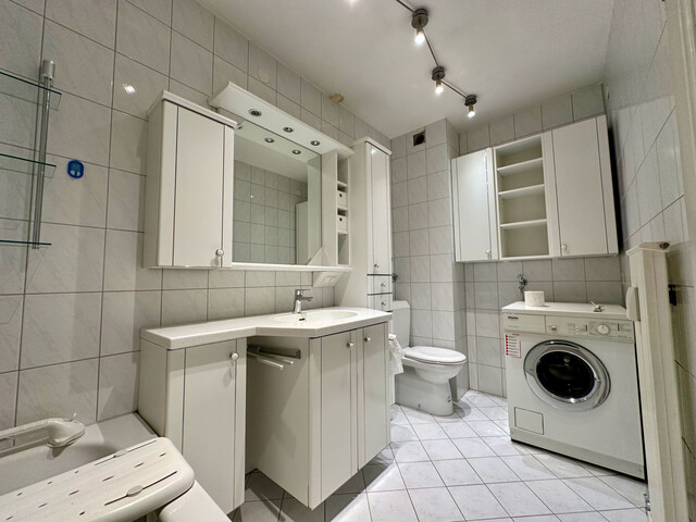 "ohne Provision" möblierte, helle 2,5 Zimmer Wohnung mit Wintergarten u. Balkon in ruhiger Lage