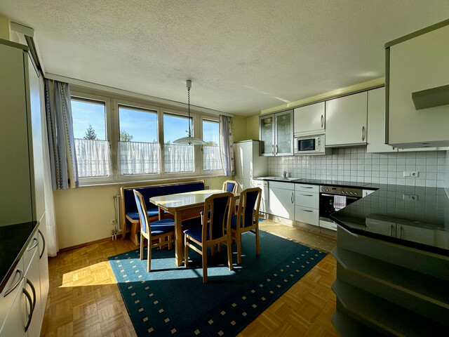 "ohne Provision" möblierte, helle 2,5 Zimmer Wohnung mit Wintergarten u. Balkon in ruhiger Lage