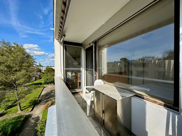 "ohne Provision" möblierte, helle 2,5 Zimmer Wohnung mit Wintergarten u. Balkon in ruhiger Lage