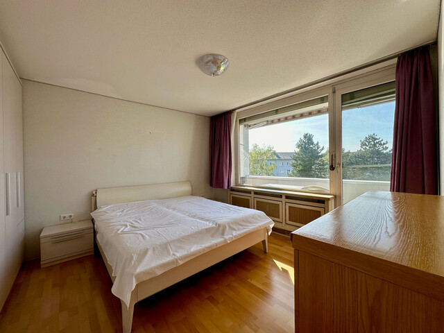 "ohne Provision" möblierte, helle 2,5 Zimmer Wohnung mit Wintergarten u. Balkon in ruhiger Lage