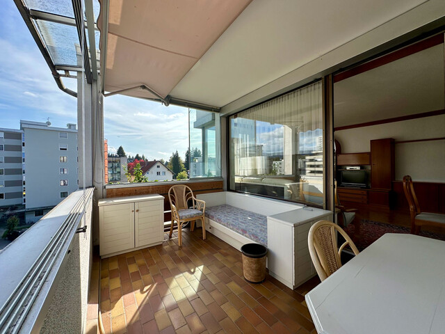 "ohne Provision" möblierte, helle 2,5 Zimmer Wohnung mit Wintergarten u. Balkon in ruhiger Lage
