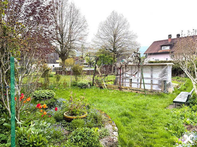 Doppelhaushälfte mit Garten und Stadelanbau in zentraler Lage!