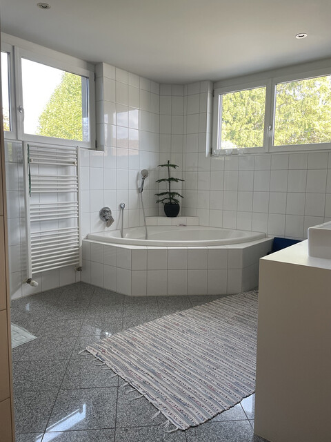 Traumhaftes Haus mit großen, hellen Räumen, großer Terrasse, Garten & Garage in Top-Lage!