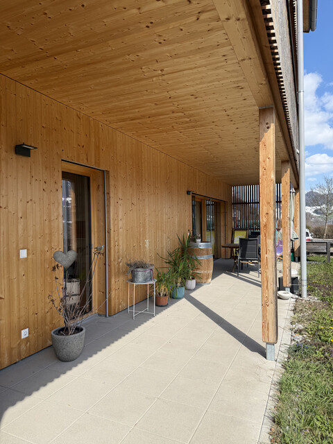 Moderne Wohnung mit großer Terrasse in Egg