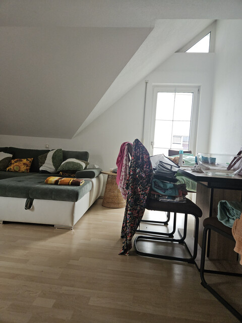 Sonnige 4 Zimmerwohnung Privat im 3 Familienhaus