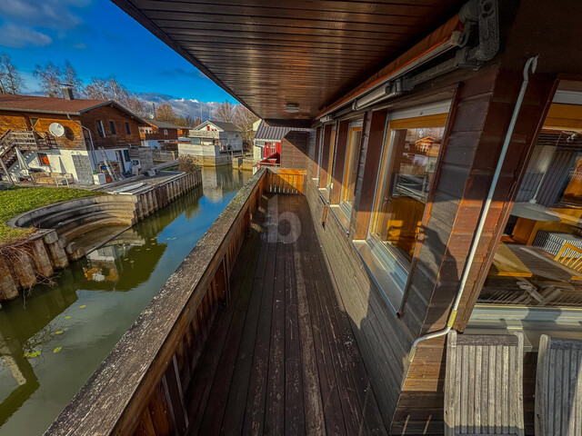 DIREKT AM WASSER: TRAUMHAFTES BOOTSHAUS IN SONNIGER LAGE