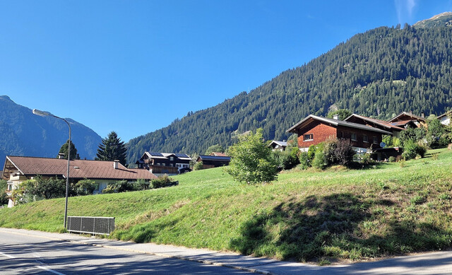 Sonniges Grundstück zu verkaufen