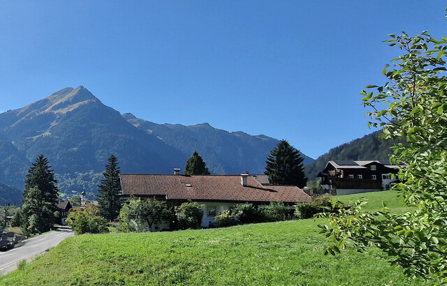 Sonniges Grundstück zu verkaufen