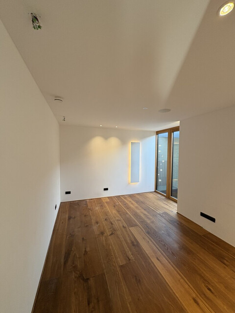 Provisionsfrei: 🏡🌟 Exklusive 2-stöckige Gartenwohnung – EG & UG mit privatem Lift, Pool, Garten & Terrassen