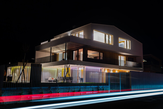 Provisionsfrei: 🏡🌟 Exklusive 2-stöckige Gartenwohnung – EG & UG mit privatem Lift, Pool, Garten & Terrassen