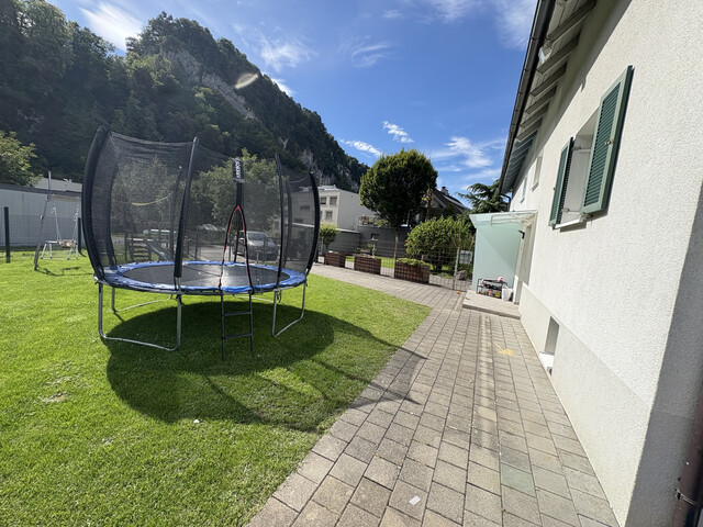 Gepflegte Doppelhaushälfte mit großem Garten in ruhiger Lage