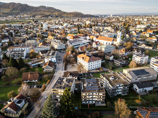 Attraktive 3-Zi- Dachterrassenwohnung in Grenznähe CH inkl. TG Platz teilmöbliert