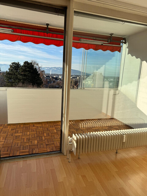 WIEDER VERFÜGBAR - Ruhige, zentrale, lichtdurchflutete Wohnung mit Blick über Dornbirn inkl. Parkplatz  WIEDER VERFÜGBAR
